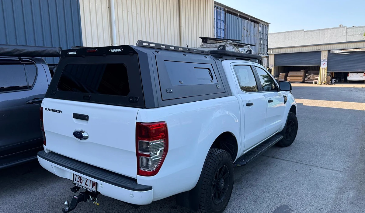 Ford Ranger · 2011-2015 with Steel canopy with pet window doors