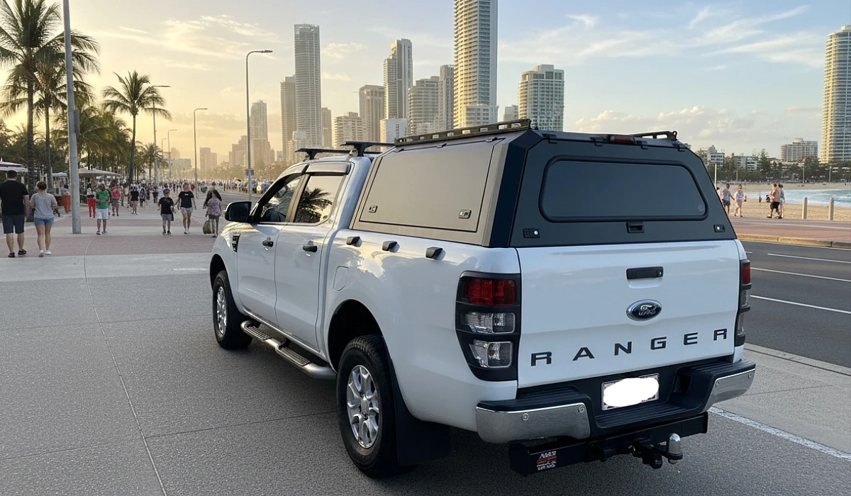 Ford Ranger · 2018-2022 with Powder-coated aluminium canopy with roof rack