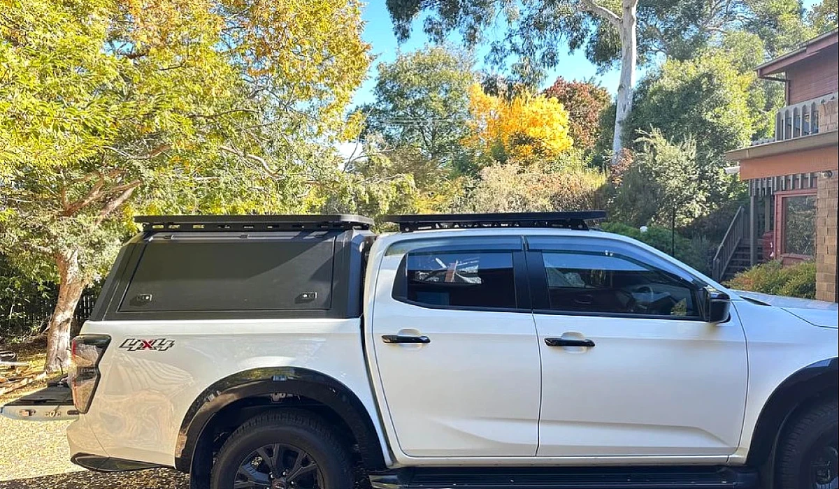 Isuzu D-Max · 2017-2019 with Steel canopy