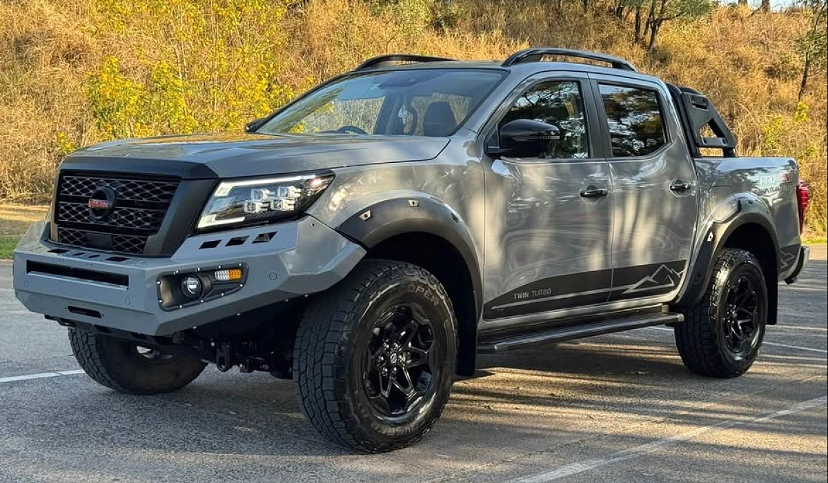 Nissan Navara · 2020+ with Revolution bullbar, sprayed to match