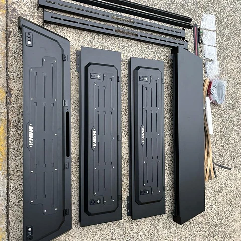 Roof Rails and Cross bars included